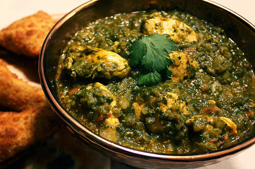 Bone less chicken breast grilled in the tandoor and cooked in a mild spinach gravy